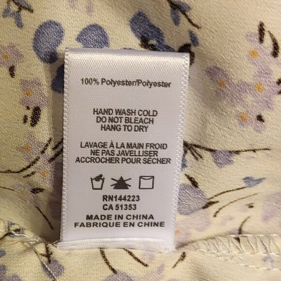 Bishop + Young Flutter sleeve Floral Blouse NWOT Size Small Cream/Blue - Picture 14 of 14